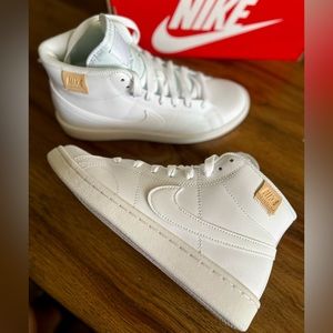 Women’s Nike Court Royale 2 Mid. Size 6.5